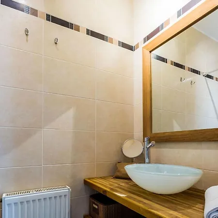 Villa Lovely Town House With Terrace And Parking In Quiet
