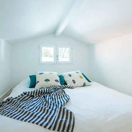 Lovely Town House With Terrace And Parking In Quiet