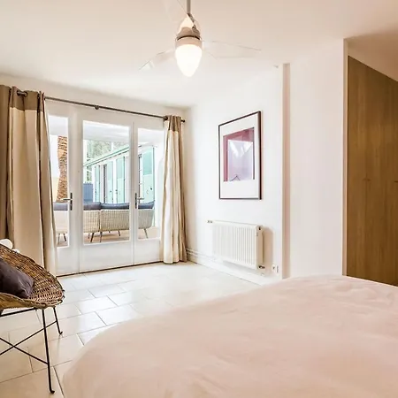 Villa Lovely Town House With Terrace And Parking In Quiet Biarriz