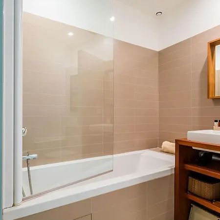 Lovely Town House With Terrace And Parking In Quiet